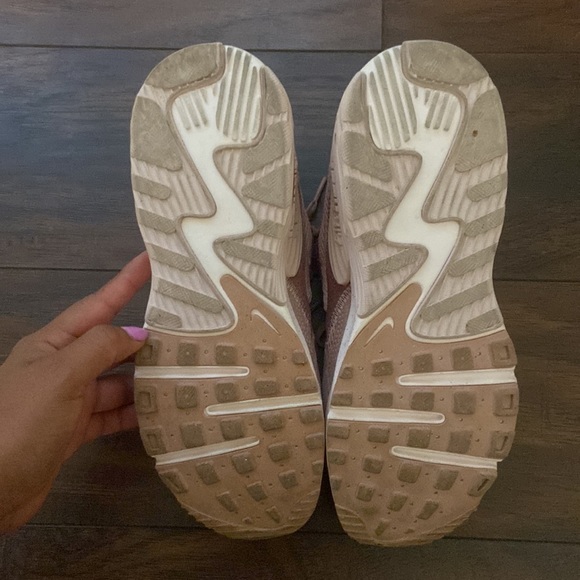 Pink Nike AirMax - Picture 4 of 7